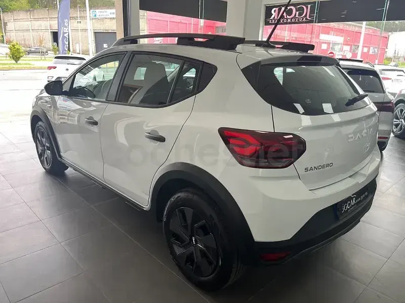 Usado Dacia Sandero Expression 91 CV (66 kW) 2024 Blanco Berlina