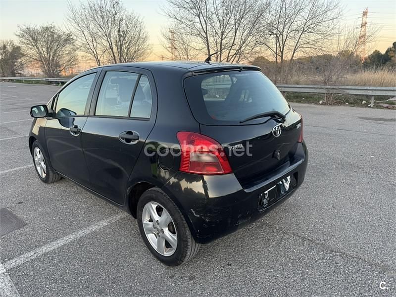 Usado Toyota Yaris 87 CV (63 kW) 2008 Negro Utilitario