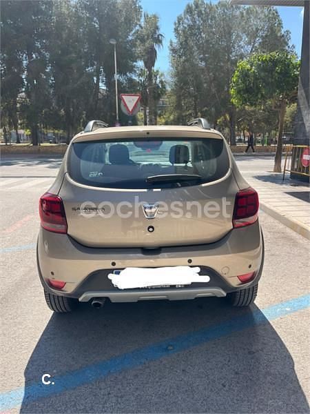 Usado Dacia Sandero Comfort 91 CV (66 kW) 2019 Beige Berlina