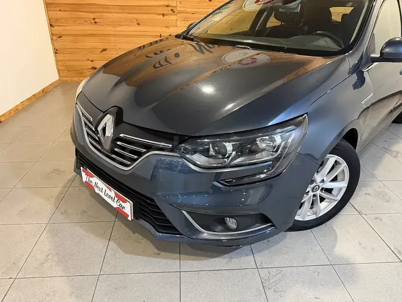 Usado Renault Mégane Zen 110 CV (80 kW) 2017 Azul Berlina