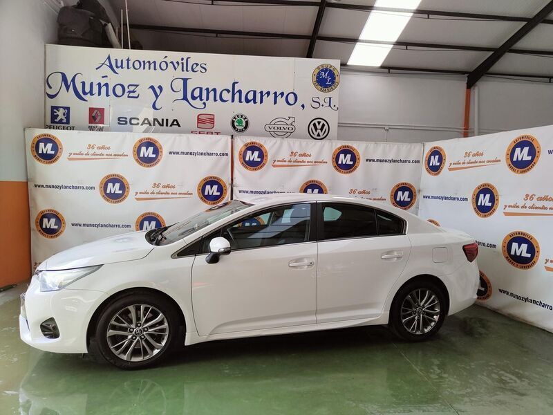 Usado Toyota Avensis Business Edition 143 CV (105 kW) 2017 Blanco Berlina