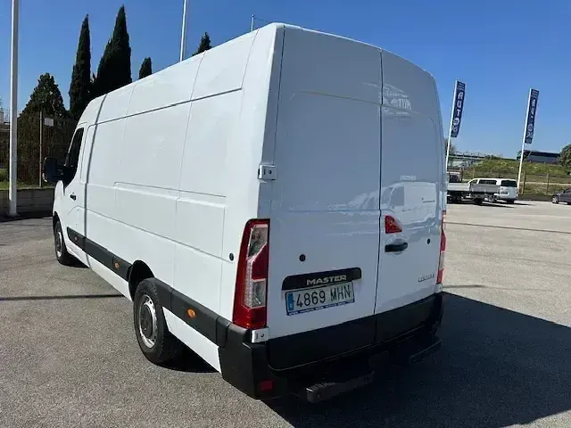 Begagnad Renault Master 150 HK (110 kW) 2023 Vit Minibuss