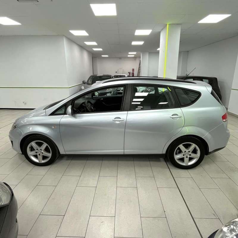 Usado Seat Altea Reference 86 CV (63 kW) 2011 Plateado Monovolumen