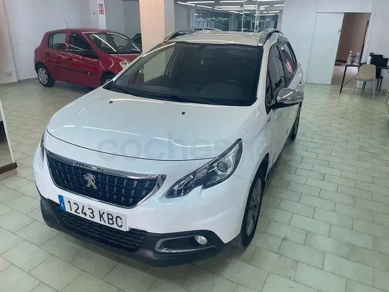 Usado Peugeot 2008 Style 110 CV (80 kW) 2017 Blanco SUV
