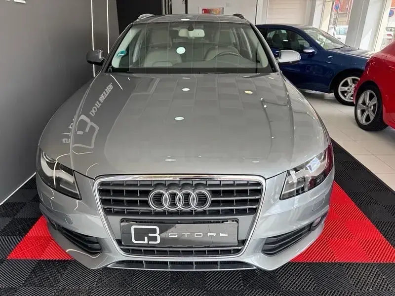 Usado Audi A4 Premium 180 CV (132 kW) 2010 Gris / plata Familiar