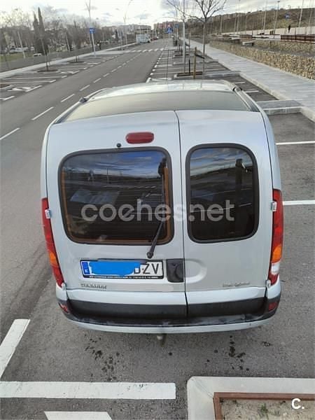 Usado Renault Kangoo Expression 85 CV (62 kW) 2009 Gris / plata Familiar