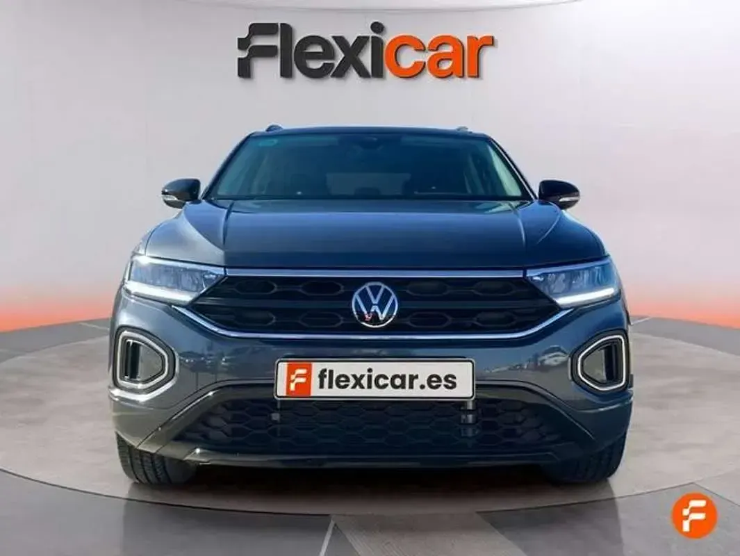 Usado VW T-Roc Life 116 CV (85 kW) 2023 Gris SUV