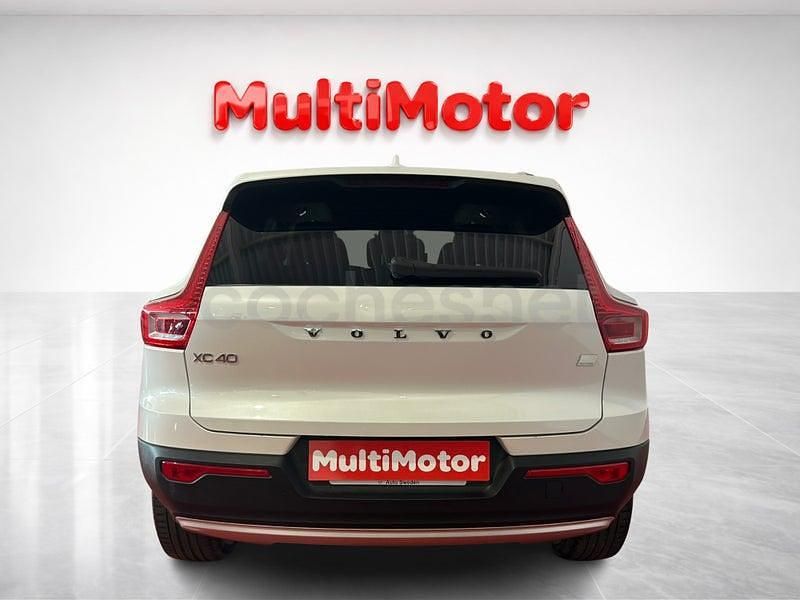 Begagnad Volvo XC40 Core 211 HK (155 kW) 2021 Vit SUV