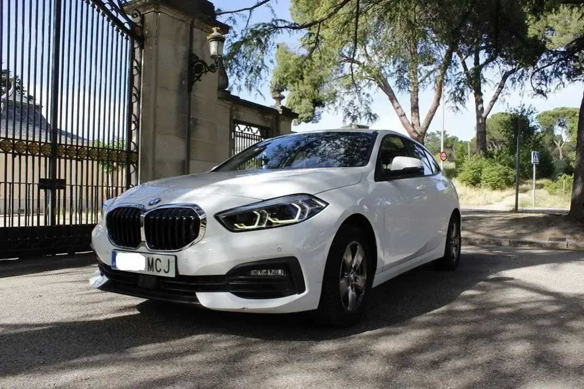 Usado BMW 118 136 CV (100 kW) 2022 Blanco Utilitario