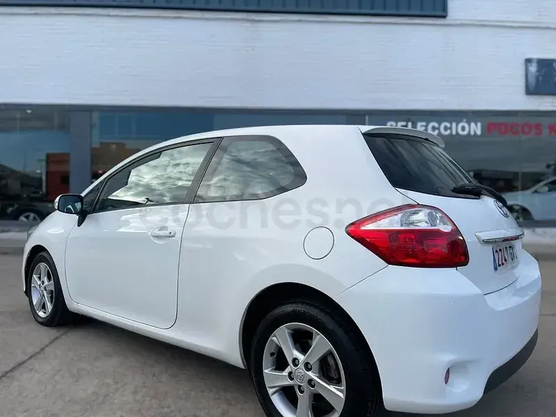 Usado Toyota Auris Active 90 CV (66 kW) 2011 Blanco Utilitario