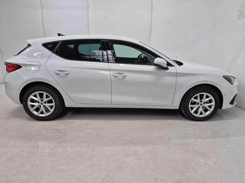 Usado Seat Leon Style 110 CV (80 kW) 2024 Blanco Utilitario