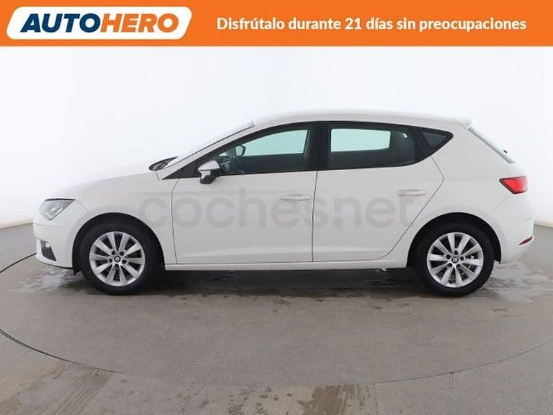 Usado Seat Leon Style 130 CV (95 kW) 2019 Blanco Berlina
