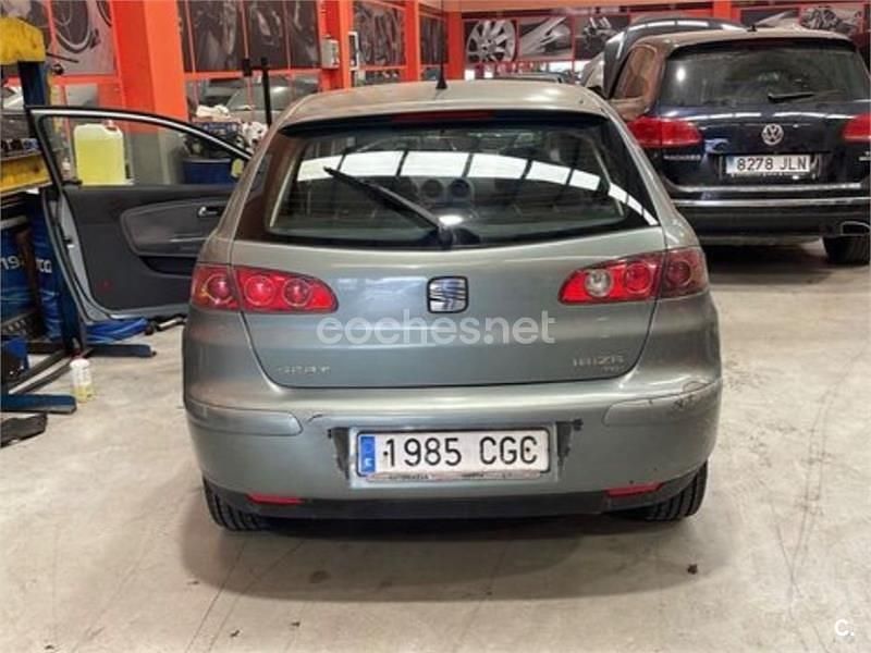 Usado Seat Ibiza Reference 100 CV (73 kW) 2003 Verde Berlina