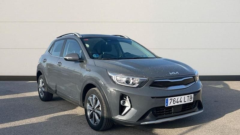 Usado Kia Stonic 120 CV (88 kW) 2021 Gris SUV