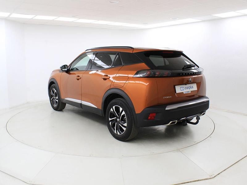 Usado Peugeot 2008 Allure 130 CV (95 kW) 2023 Orange fusion (metalizado) SUV