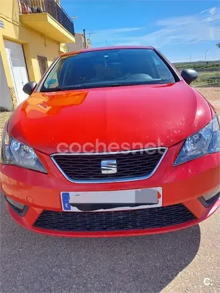 Usado Seat Ibiza ST Reference 75 CV (55 kW) 2015 Rojo Familiar