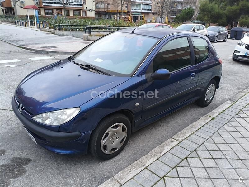 Usado Peugeot 206 60 CV (44 kW) 2003 Azul Berlina