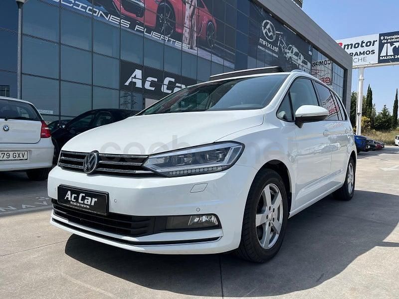 Usado VW Touran Advance 115 CV (84 kW) 2018 Blanco Monovolumen