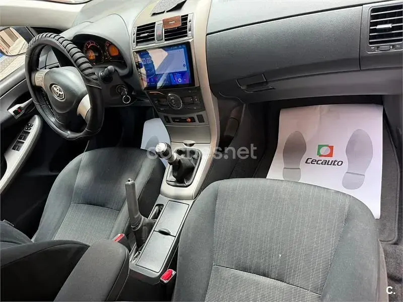 Usado Toyota Corolla Active 101 CV (74 kW) 2011 Negro Berlina