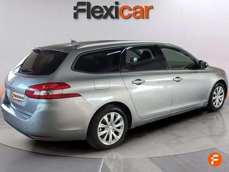 Usado Peugeot 308 Style 100 CV (73 kW) 2020 Gris Utilitario