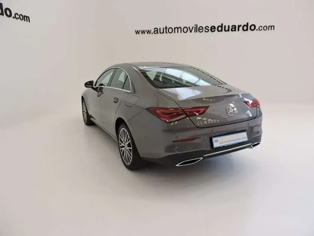 Usado Mercedes CLA250e 218 CV (160 kW) 2022 Gris Coupe