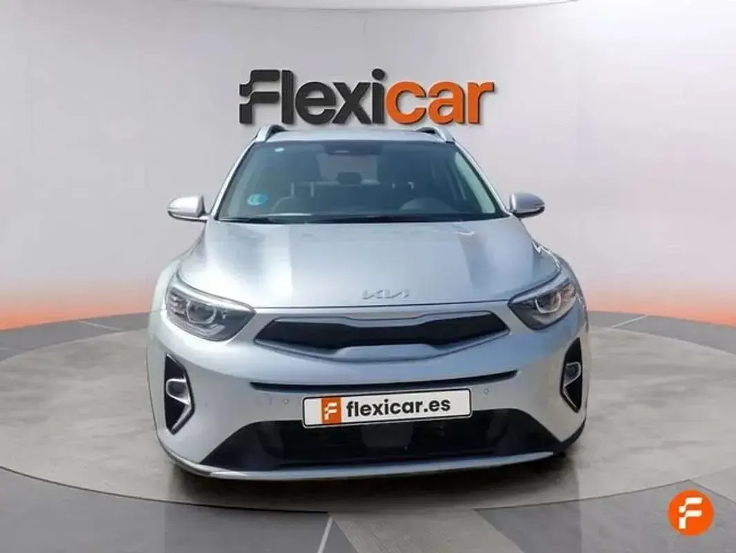 Usado Kia Stonic 101 CV (74 kW) 2024 Gris SUV