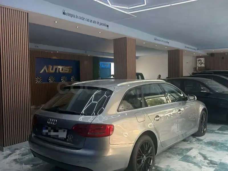 Usado Audi A4 143 CV (105 kW) 2012 Gris / plata Familiar