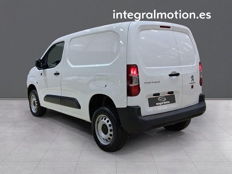 Usado Peugeot Partner Premium 131 CV (96 kW) 2021 Blanco Monovolumen