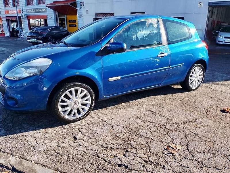 Usado Renault Clio II 101 CV (74 kW) 2009 Azul Utilitario