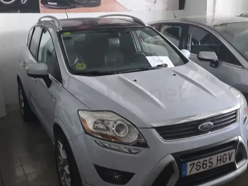 Usado Ford Kuga Titanium 163 CV (119 kW) 2013 Gris / plata SUV
