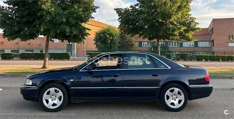 Usado Audi A8 150 CV (110 kW) 2000 Negro Berlina
