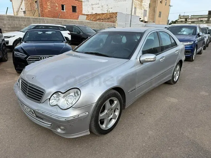 Usado Mercedes C220 Elegance 143 CV (105 kW) 2003 Gris / plata Berlina
