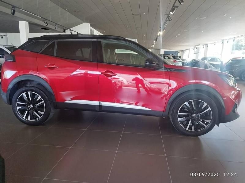 Usado Peugeot 2008 GT 130 CV (95 kW) 2021 Rojo SUV