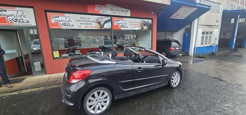 Usado Peugeot 207 CC Sport 109 CV (80 kW) 2010 Negro Descapotable