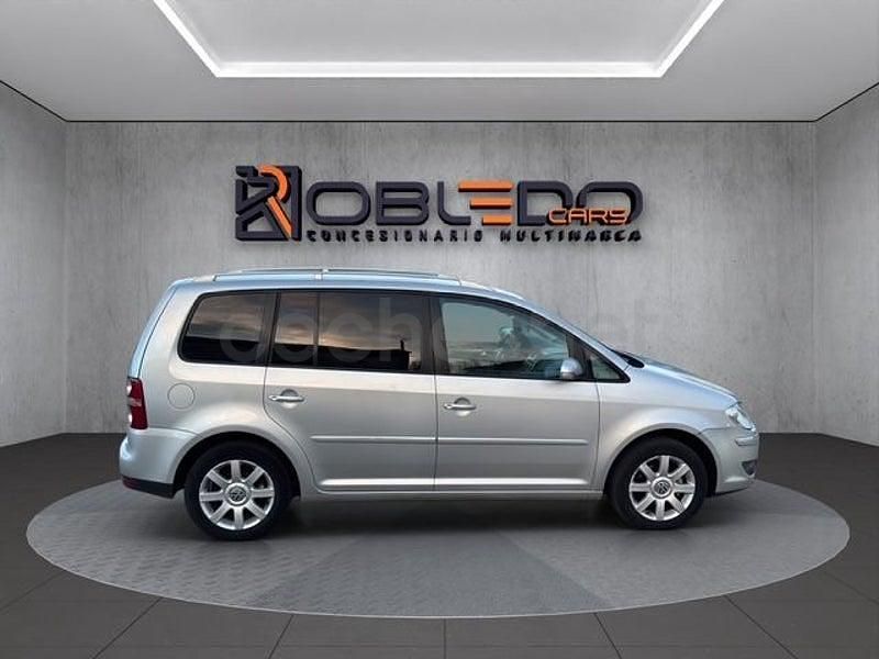 Usado VW Touran 140 CV (102 kW) 2007 Gris / plata Monovolumen