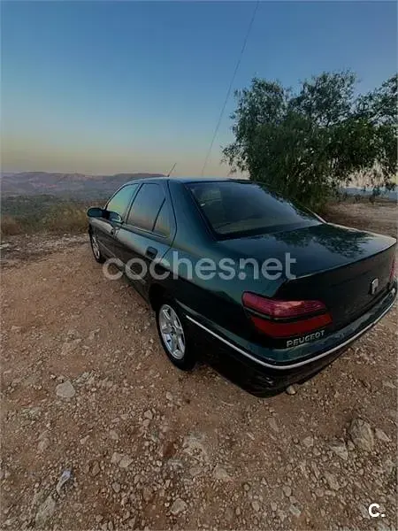 Usado Peugeot 406 90 CV (66 kW) 2000 Verde Berlina