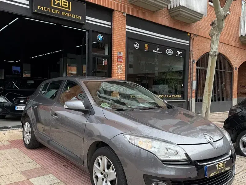 Usado Renault Mégane Expression 110 CV (80 kW) 2013 Beige Berlina