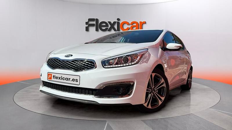 Usado Kia Ceed Launch Edition 136 CV (100 kW) 2018 Blanco Utilitario