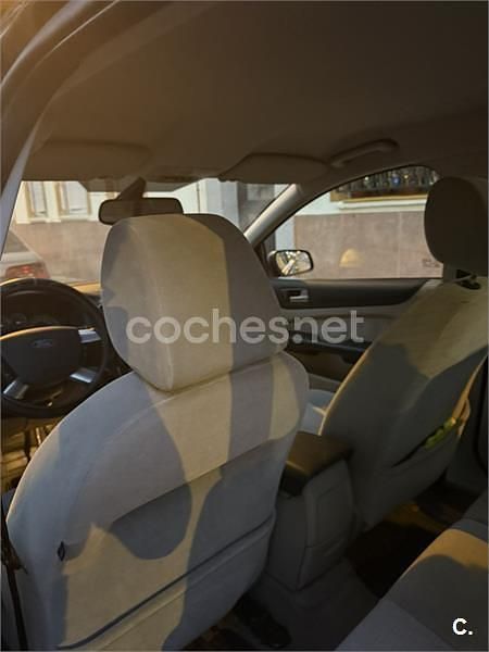 Negro Usado 2007 Ford Focus Trend Berlina | 1600 € (Super precio) - Imagen 1/4