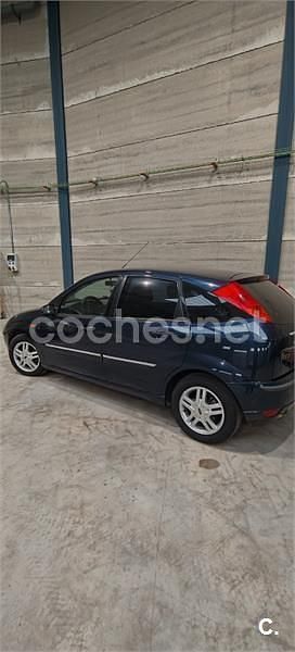 Usado Ford Focus Trend 115 CV (84 kW) 2004 Azul Berlina