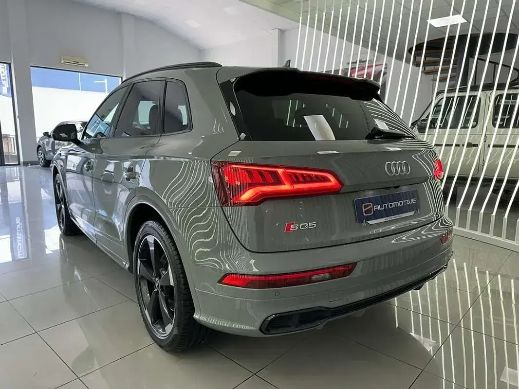 Usado Audi Q5 Ambiente 340 CV (250 kW) 2021 Gris SUV