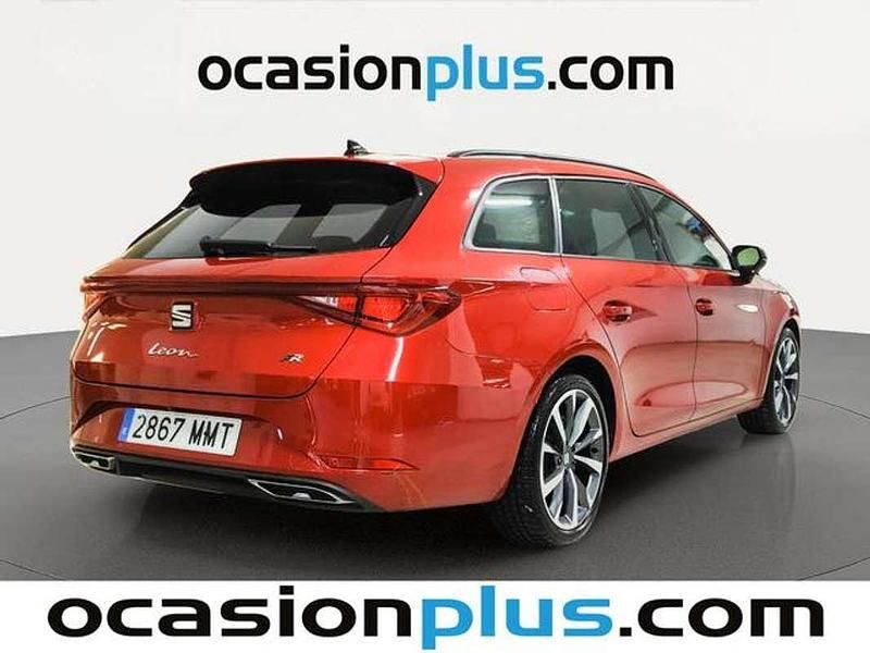 Usado Seat Leon ST FR 150 CV (110 kW) 2024 Rojo Familiar