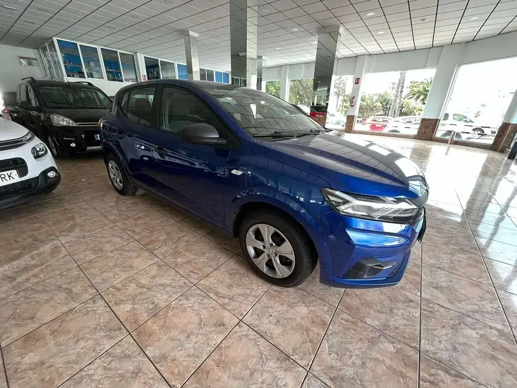 Usado Dacia Sandero Comfort 67 CV (49 kW) 2021 Azul Utilitario