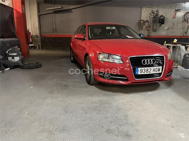 Rojo Usado 2011 Audi A3 Ambiente Berlina | 7300 € (Buen precio) - Imagen 1/4