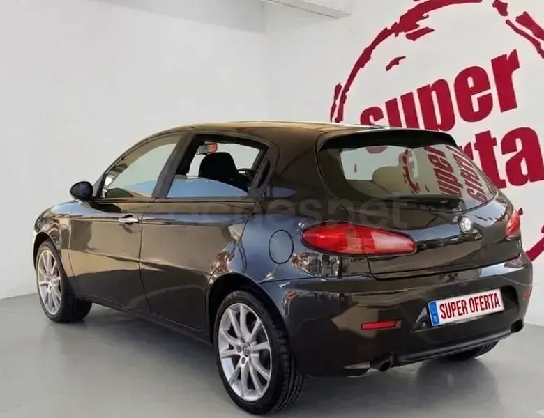 Usado Alfa Romeo 147 Distinctive 105 CV (77 kW) 2006 Negro Utilitario