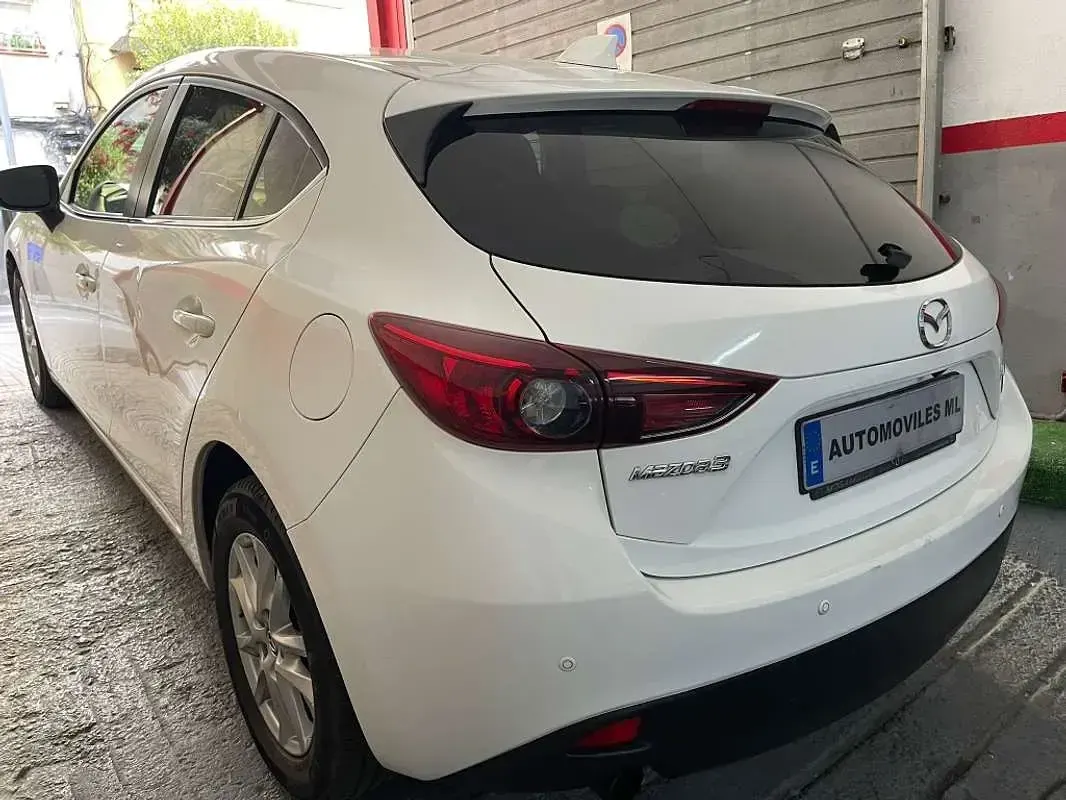 Usado Mazda 3 Luxury 150 CV (110 kW) 2015 Blanco Utilitario