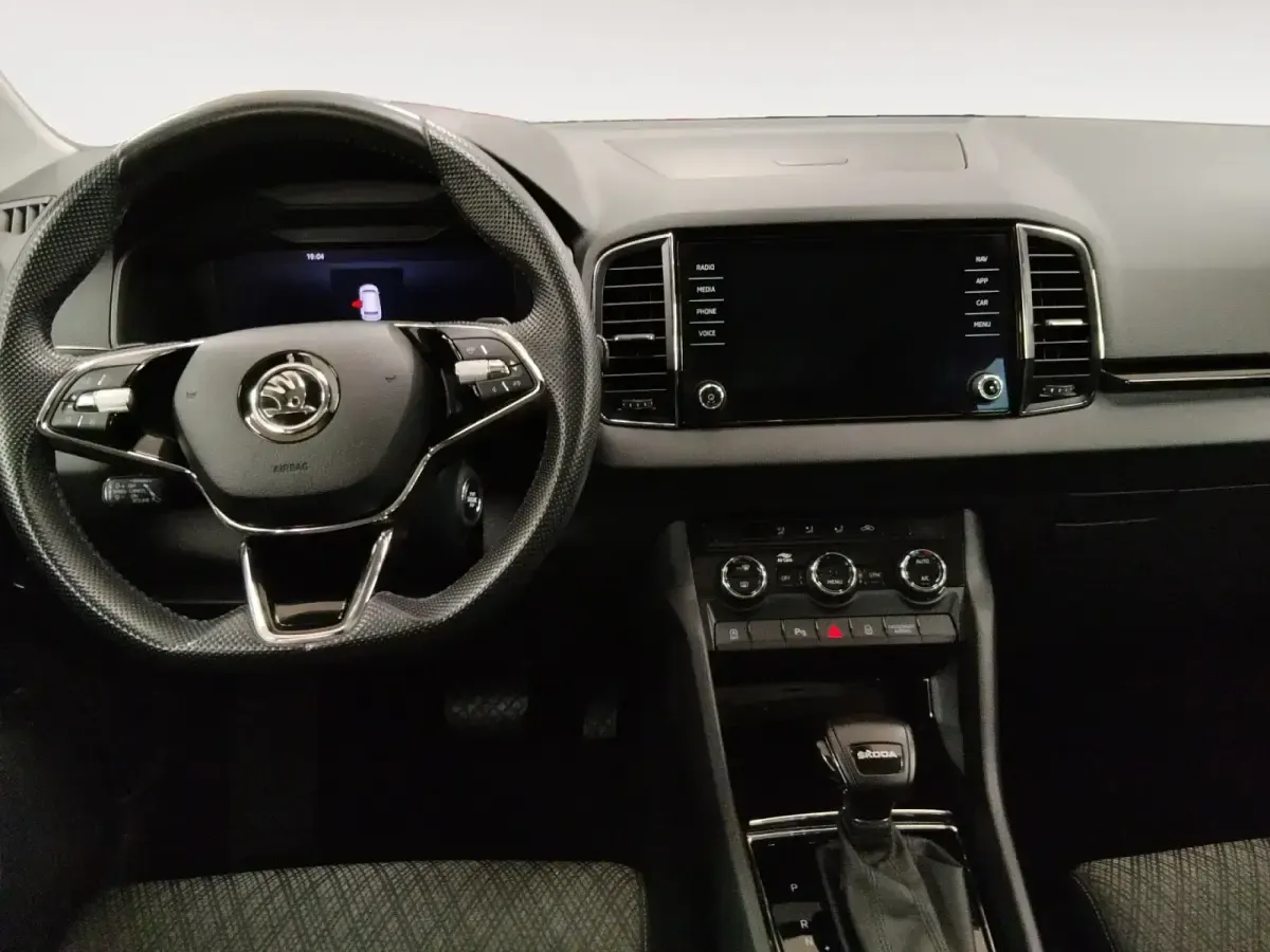 Usado Skoda Karoq Style 150 CV (110 kW) 2022 Gris/plata SUV