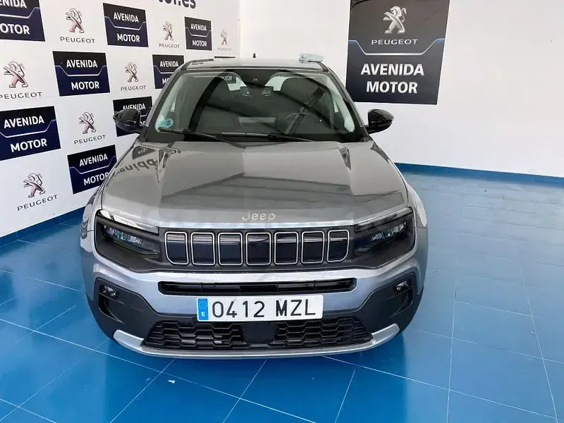 Usado Jeep Avenger Altitude 100 CV (73 kW) 2025 Gris / plata SUV