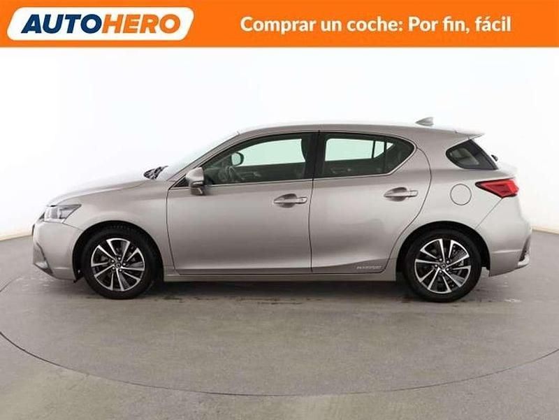 Usado Lexus CT200h 136 CV (100 kW) 2018 Plateado Utilitario