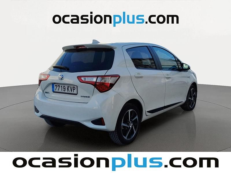 Usado Toyota Yaris Hybrid Advance 100 CV (73 kW) 2019 Blanco Berlina
